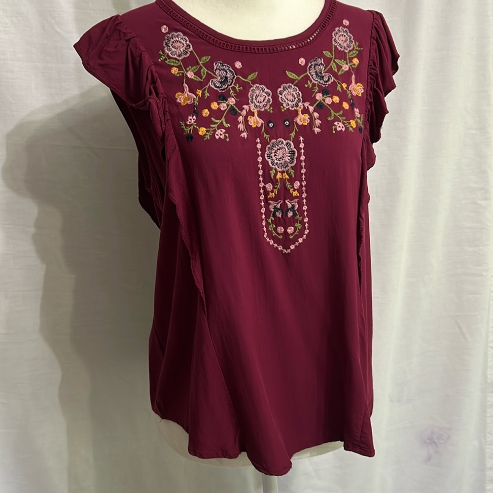 The Pink Pig - Wine/Burgundy color - embroidered woman’s top, size large.